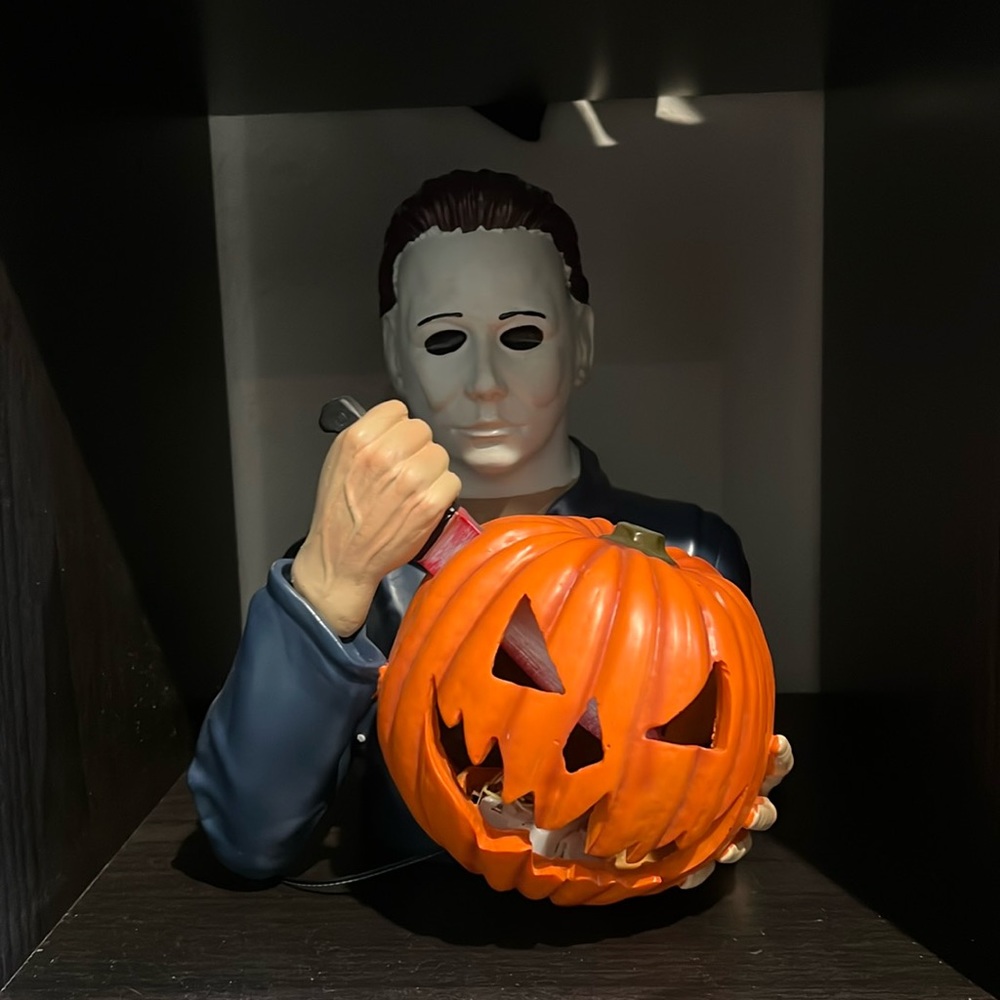 Michael Myers Statue Figure